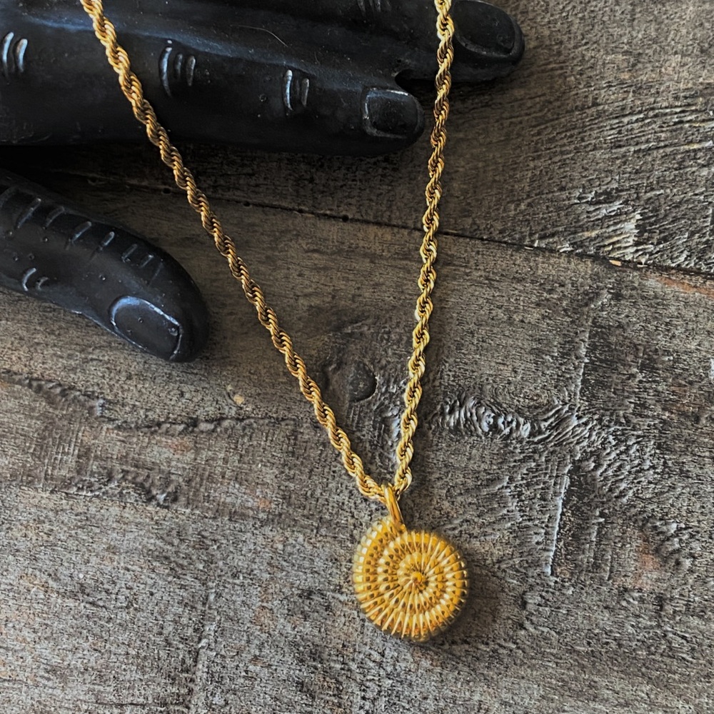 NEW Gold Plated Spiral Shell Pendant Necklace - Picture 4 of 10